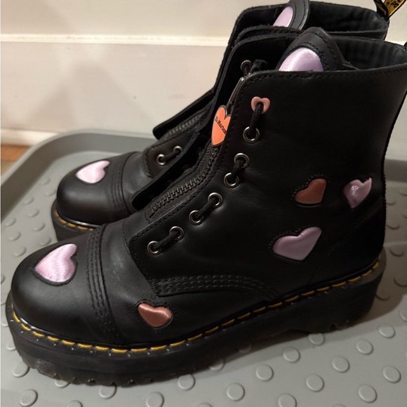 Dr. Martens SINCLAIR LEATHER HEART PLATFORM BOOTS - Picture 8 of 9